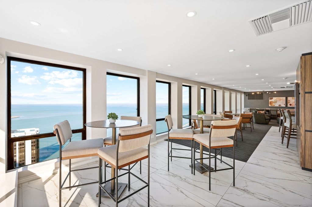 260 E Chestnut Street - Photo 13