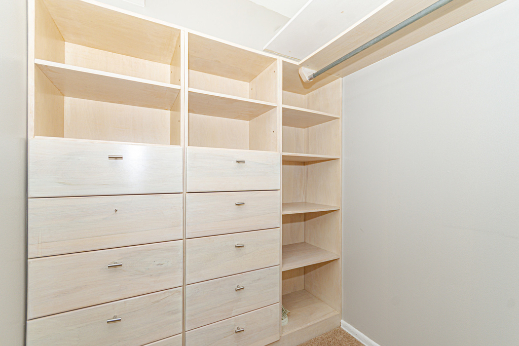 260 E Chestnut Street - Photo 7
