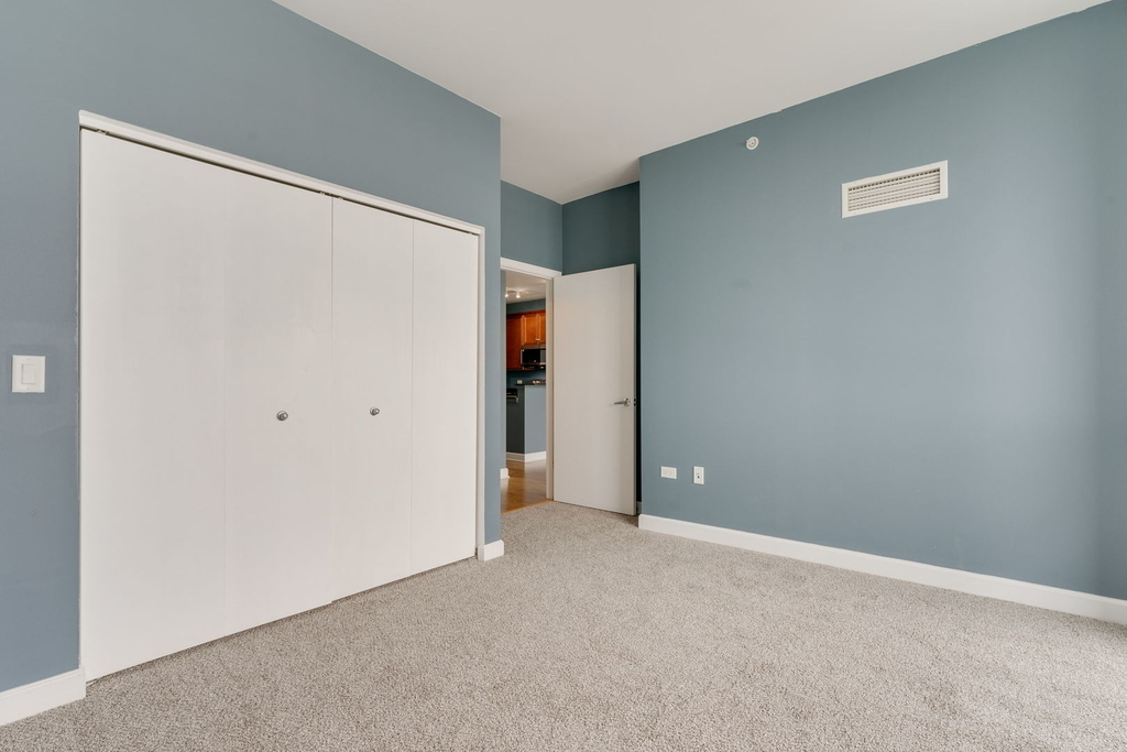 1901 S Calumet Avenue - Photo 6