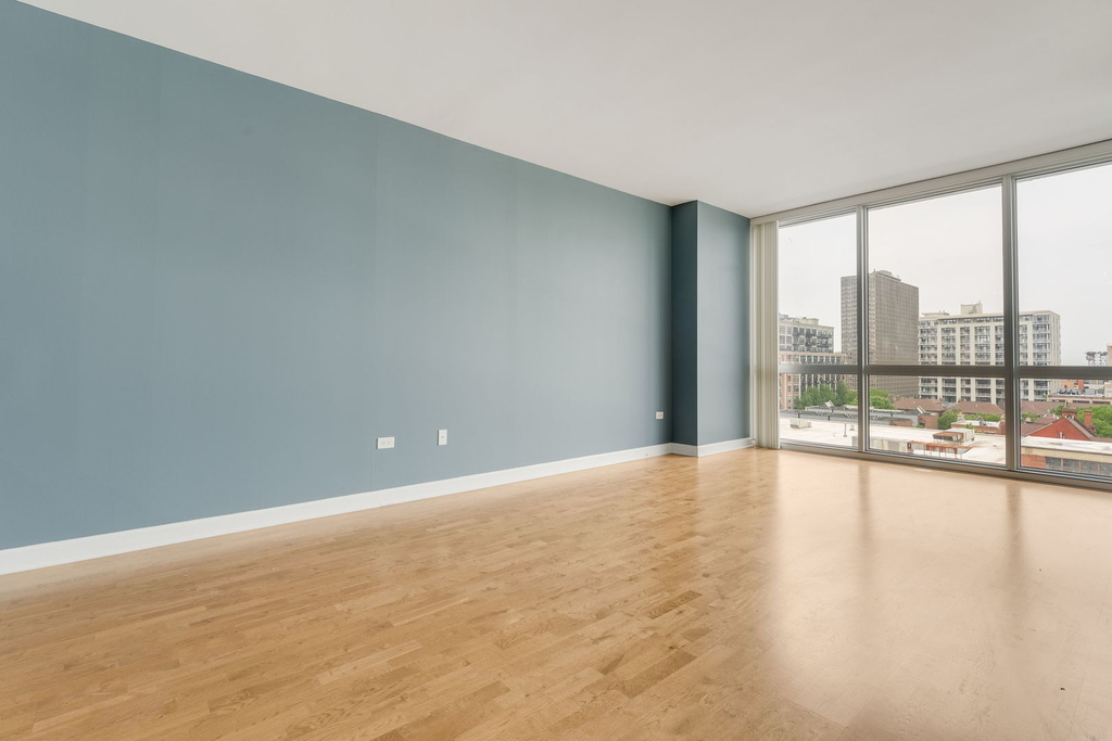 1901 S Calumet Avenue - Photo 2