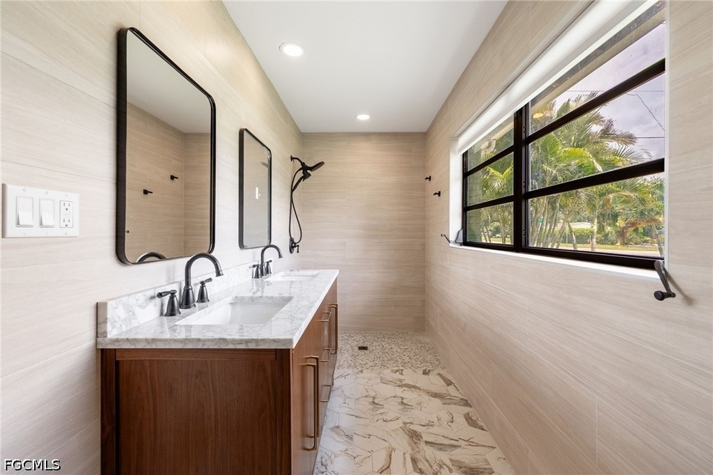 1575 Grace Avenue - Photo 5