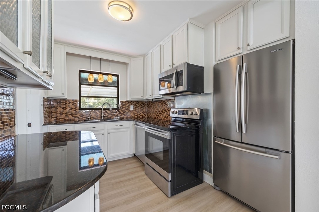1575 Grace Avenue - Photo 11