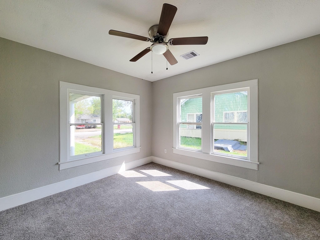 605 N Avenue A - Photo 48