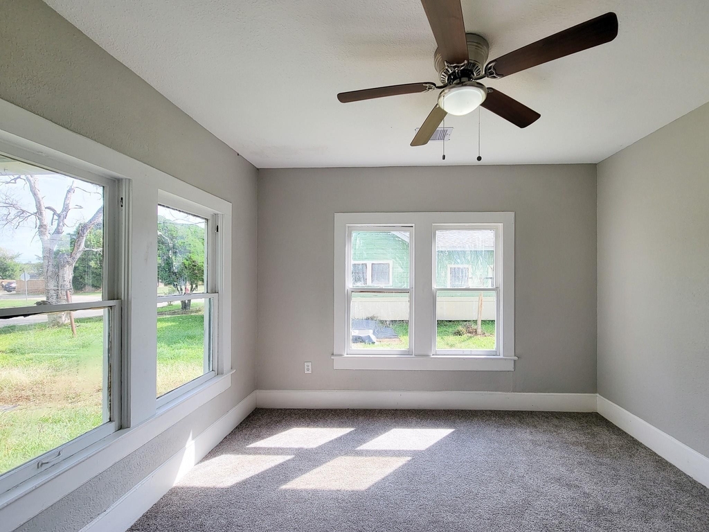 605 N Avenue A - Photo 47