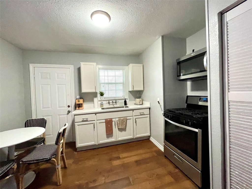 2409 Bastrop - Photo 5
