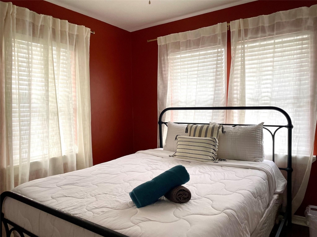 2409 Bastrop - Photo 2