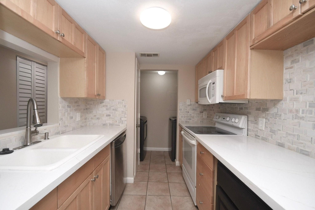 9536 Windswept Lane - Photo 4