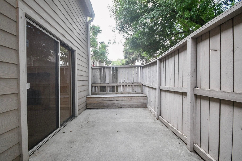 9536 Windswept Lane - Photo 18