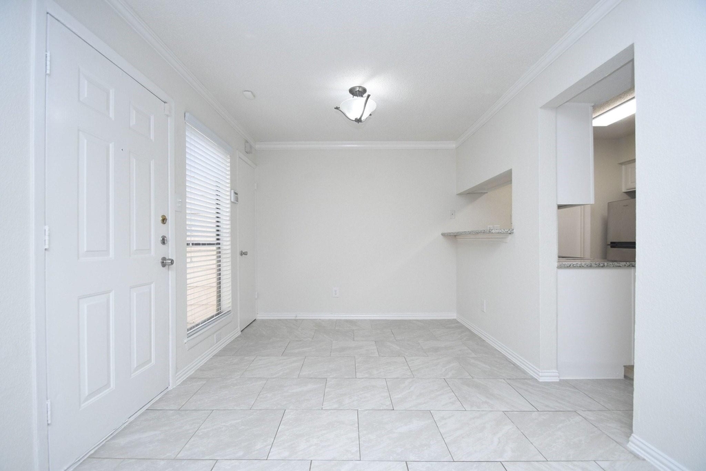2277 S Kirkwood Road - Photo 2