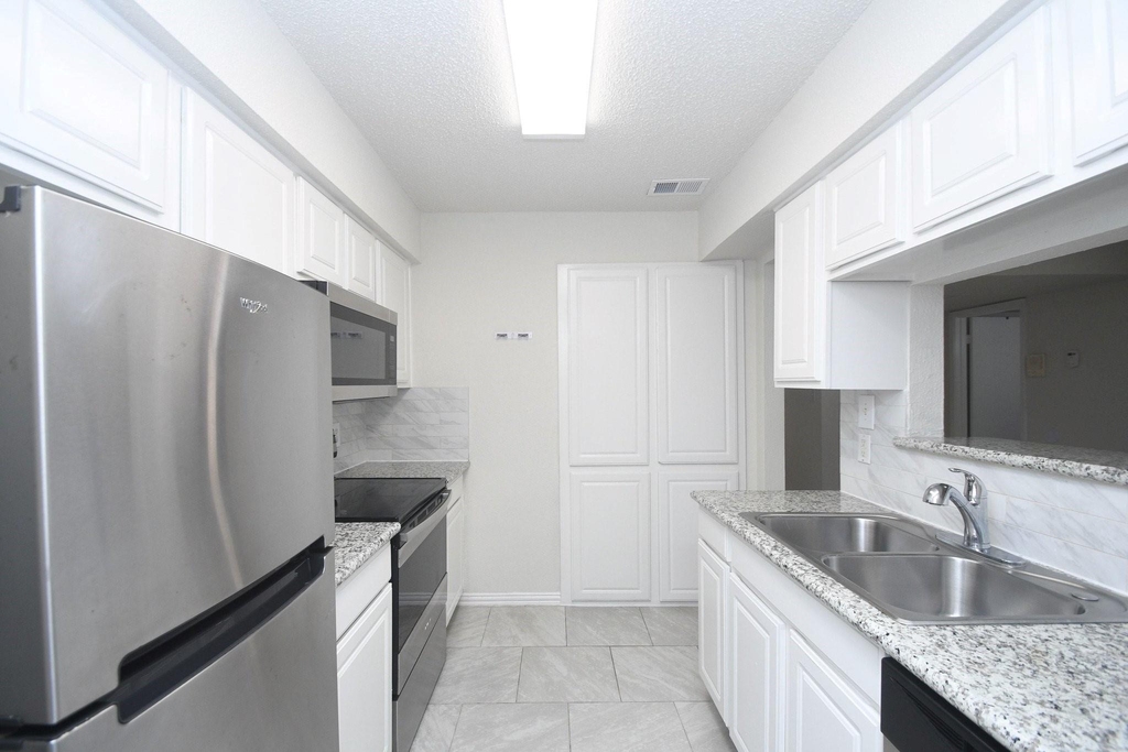 2277 S Kirkwood Road - Photo 7
