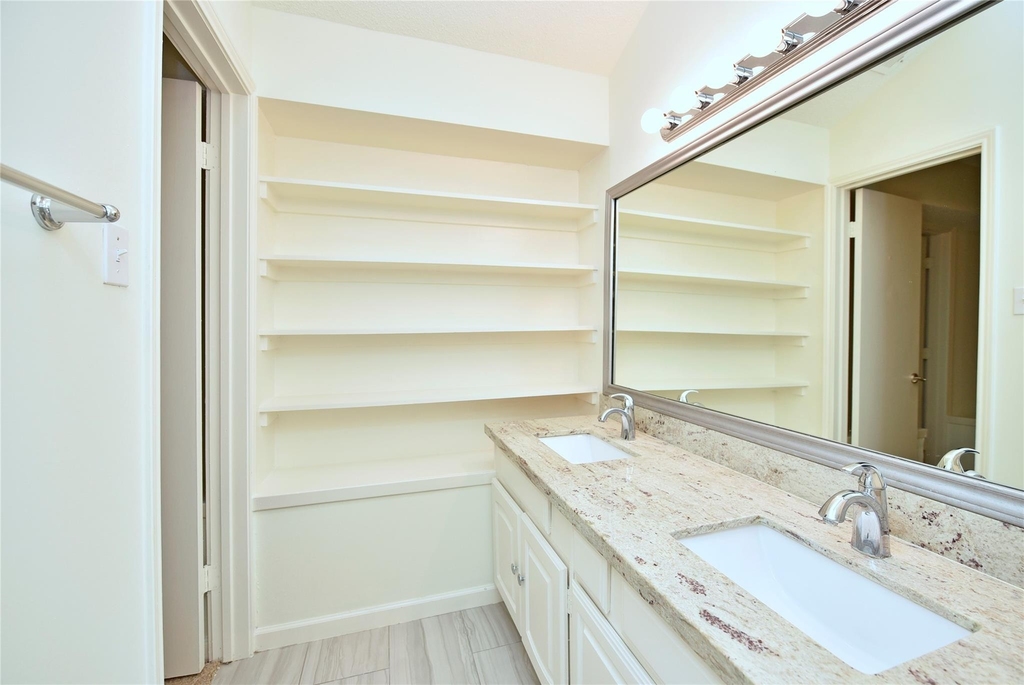 2035 Shorewood Lane - Photo 13