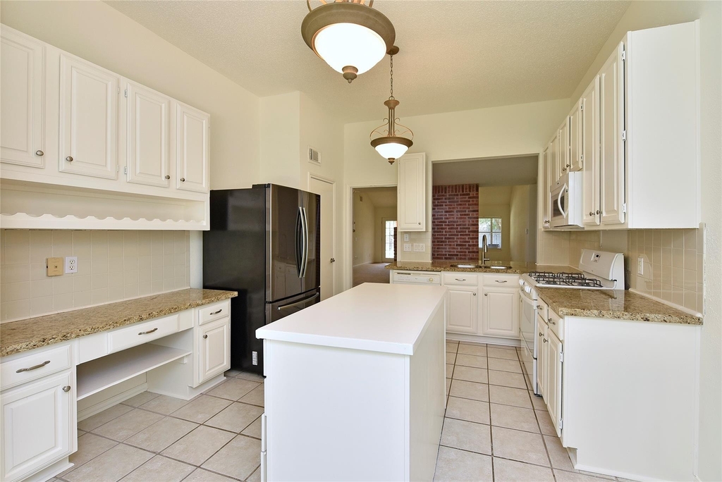2035 Shorewood Lane - Photo 8
