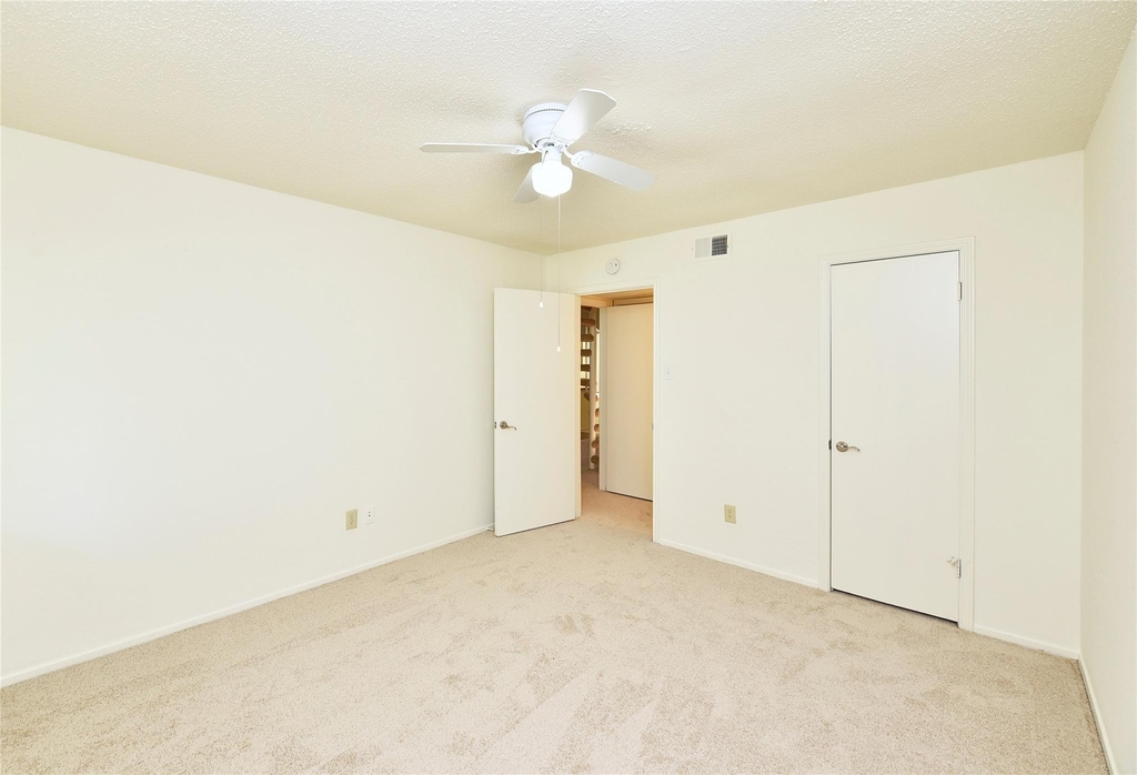 2035 Shorewood Lane - Photo 20