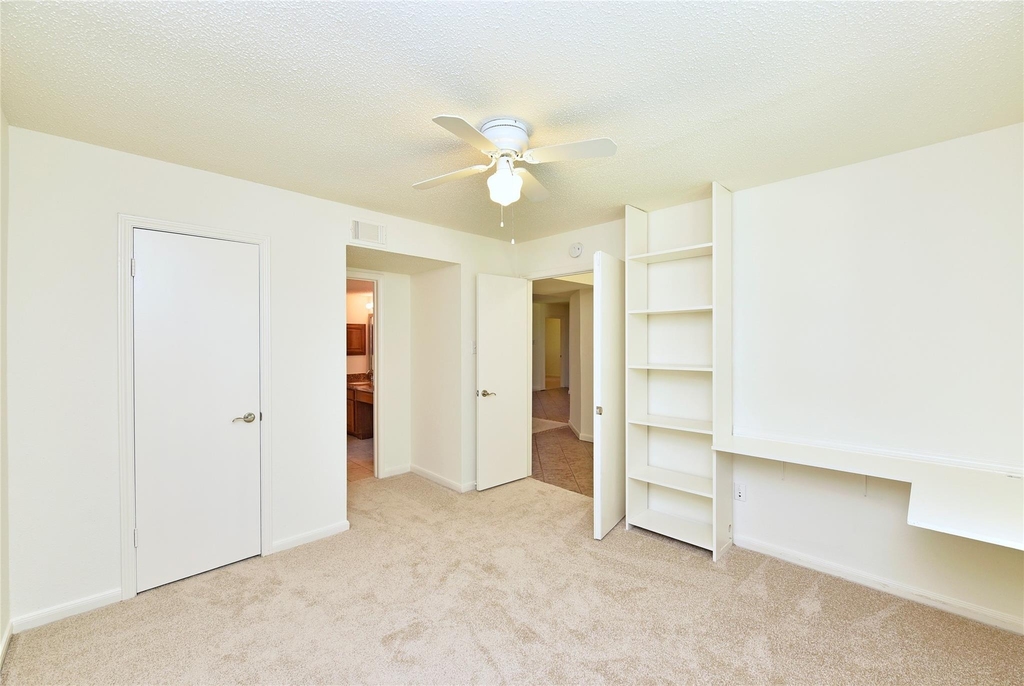 2035 Shorewood Lane - Photo 15