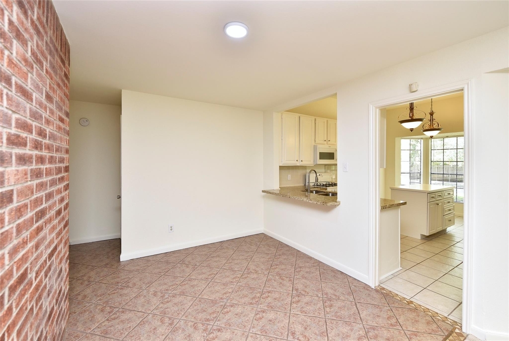 2035 Shorewood Lane - Photo 7