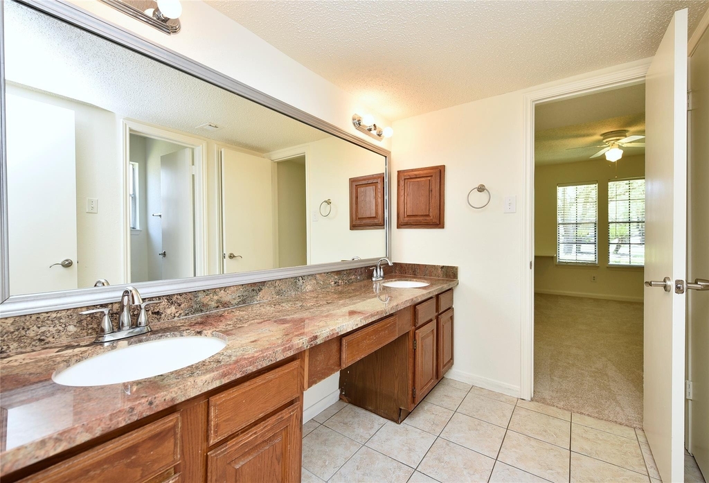 2035 Shorewood Lane - Photo 17