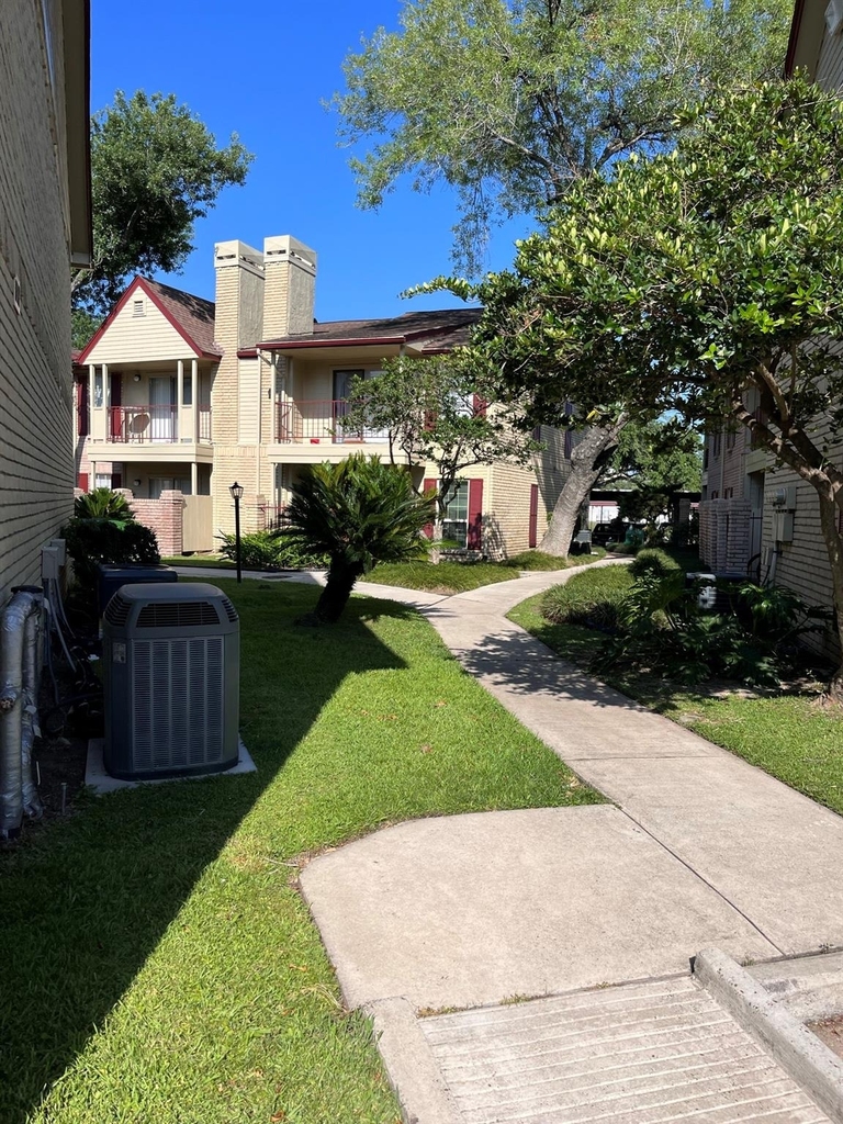 2120 El Paseo Street - Photo 2