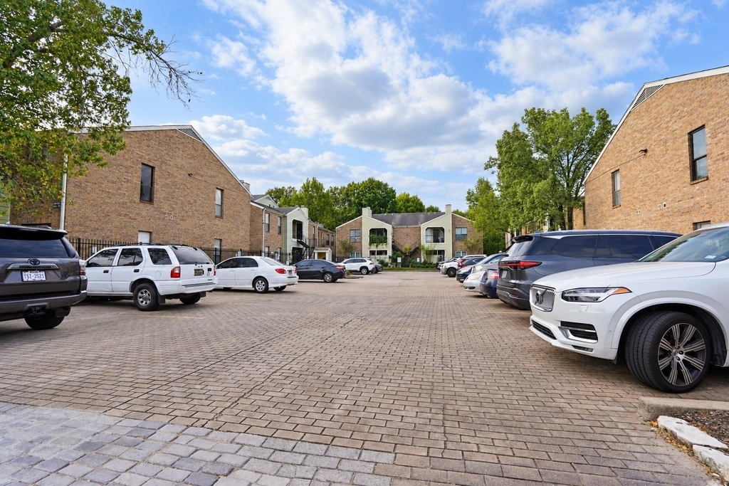 6602 Harbor Town Drive - Photo 2