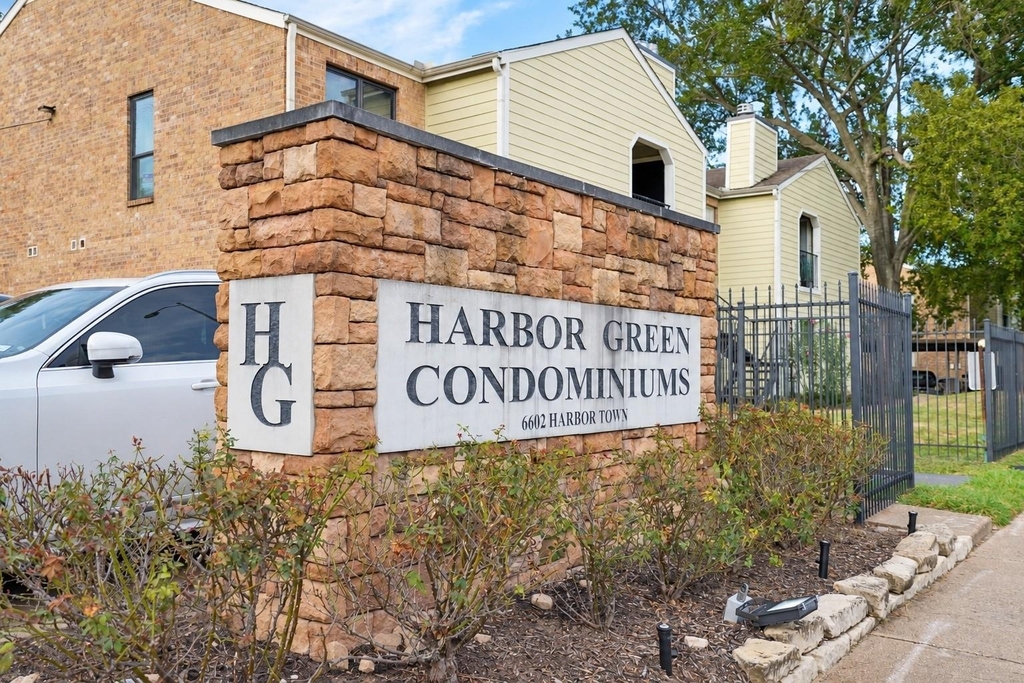 6602 Harbor Town Drive - Photo 0