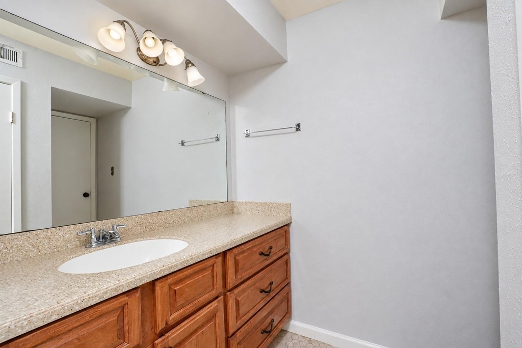 6602 Harbor Town Drive - Photo 16
