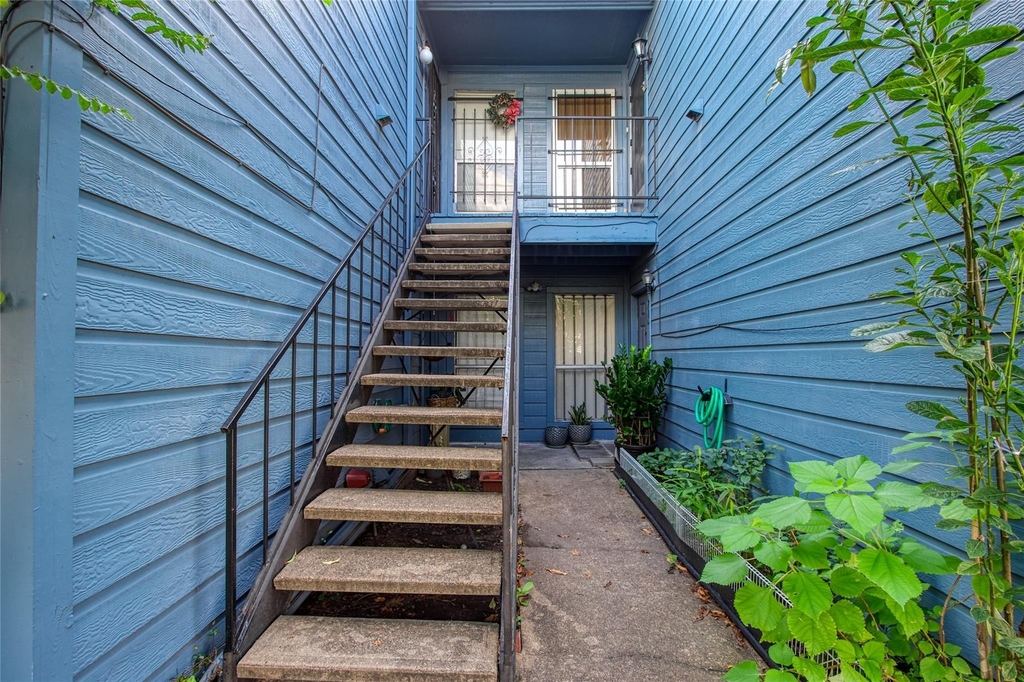 10001 Westpark Drive - Photo 2