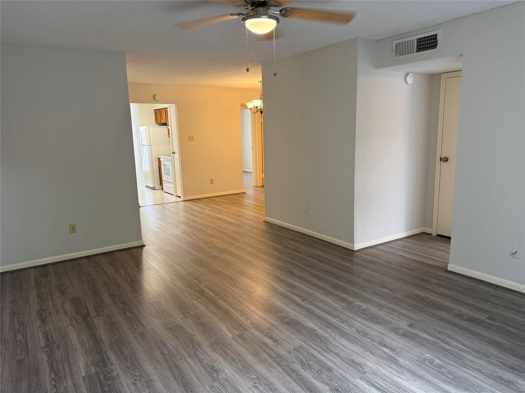 2120 El Paseo Street - Photo 2