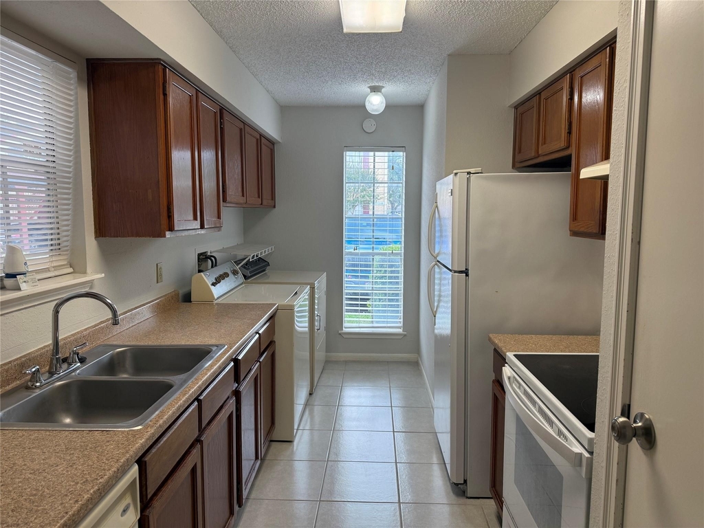 2120 El Paseo Street - Photo 5