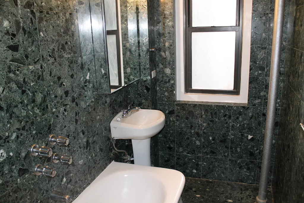 West 55th Street - Photo 9