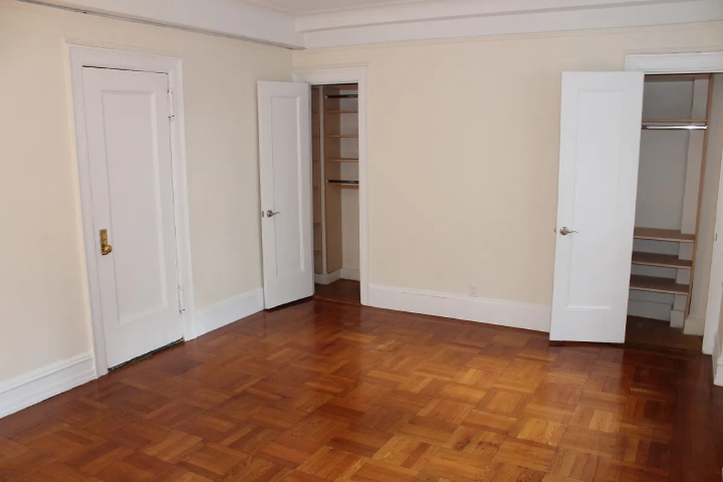 West 55th Street - Photo 1