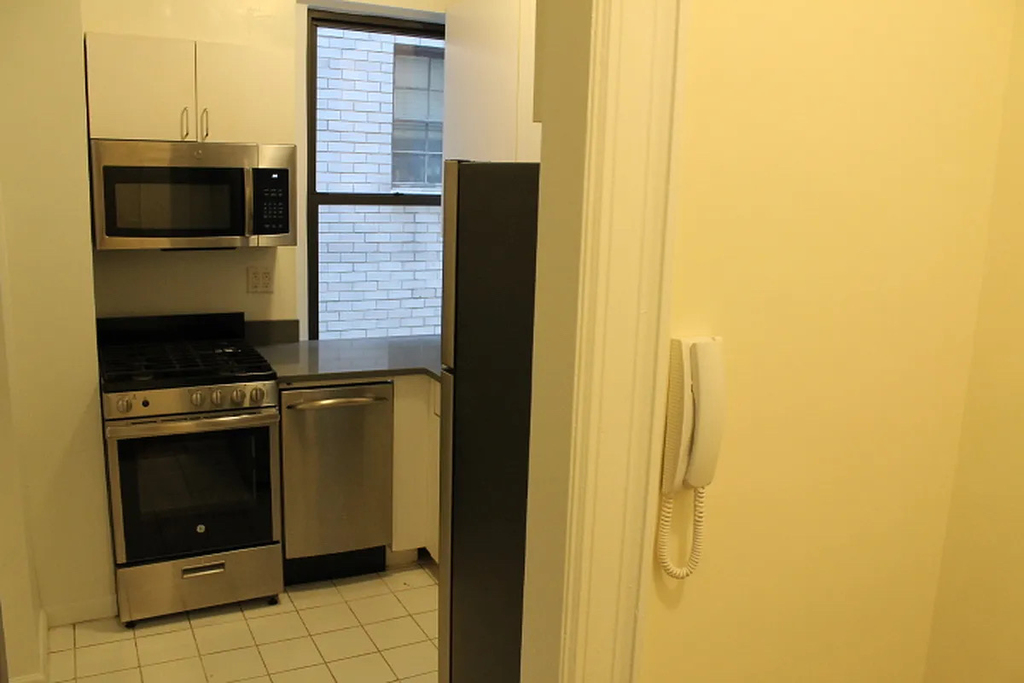 West 55th Street - Photo 5