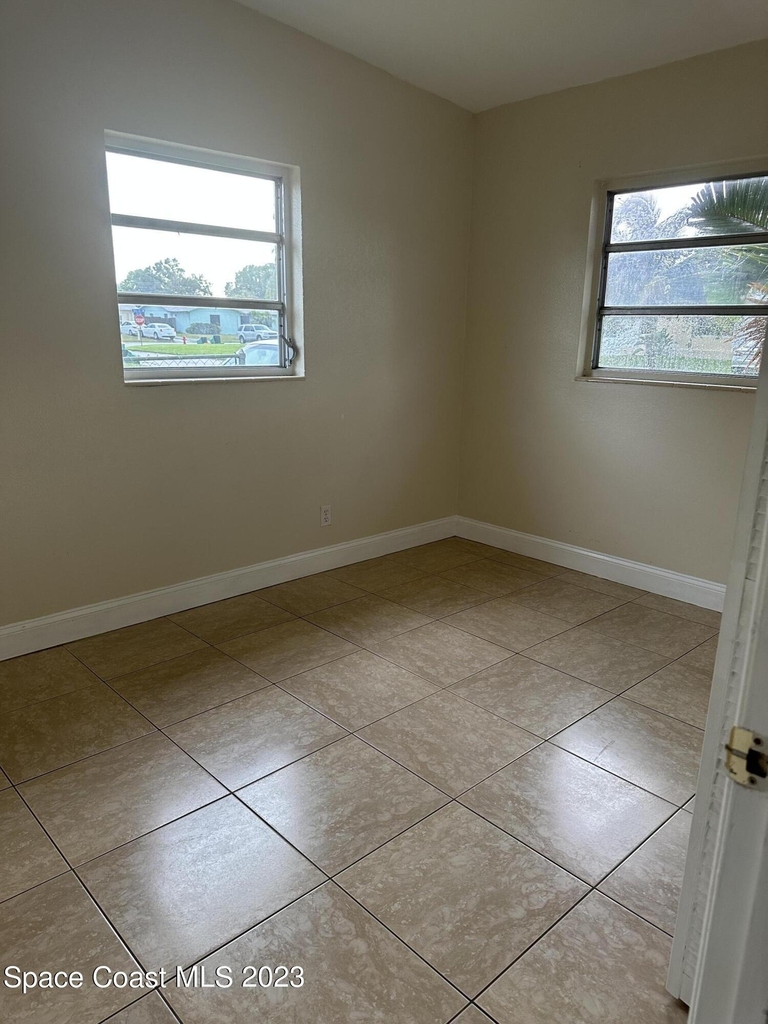 264 Monaco Road - Photo 3