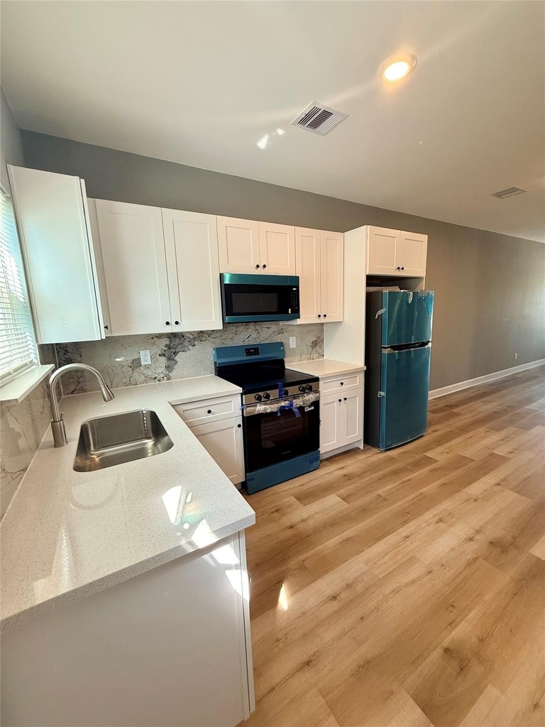 612 E Houston Avenue - Photo 6