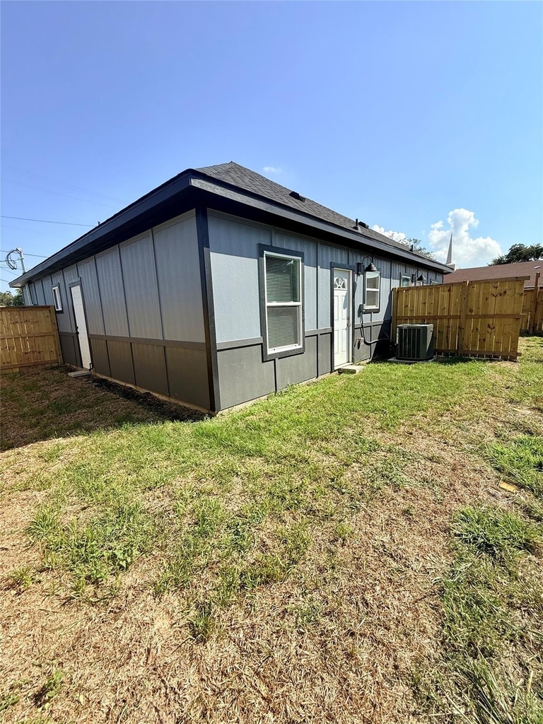 612 E Houston Avenue - Photo 23
