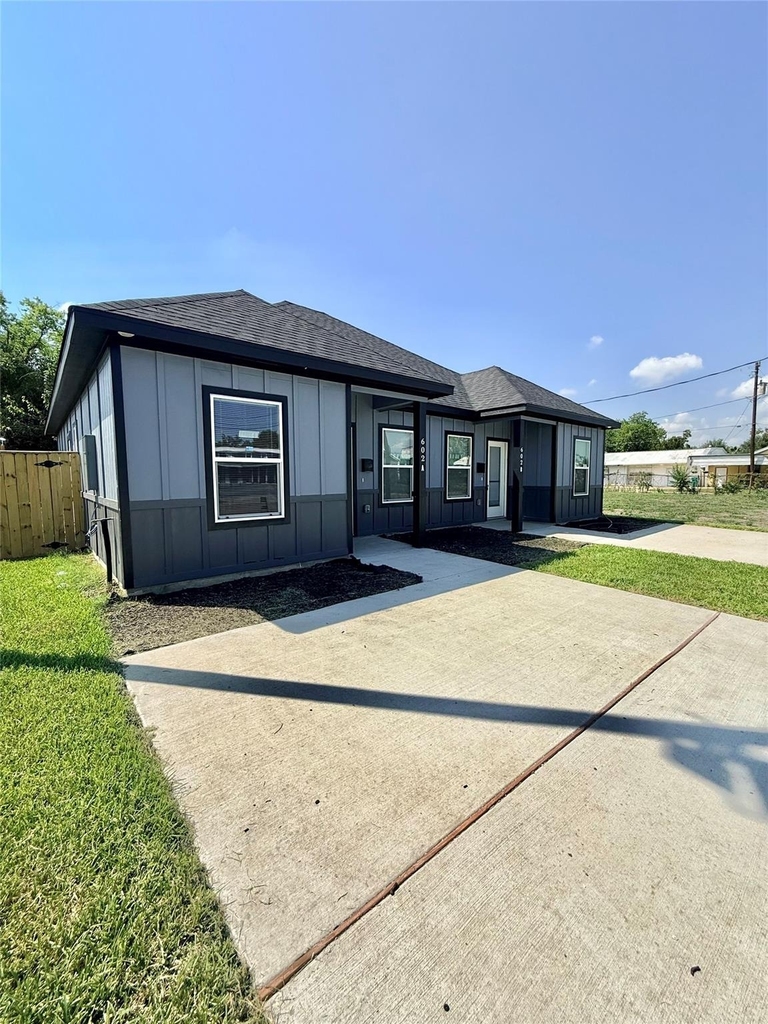 612 E Houston Avenue - Photo 0