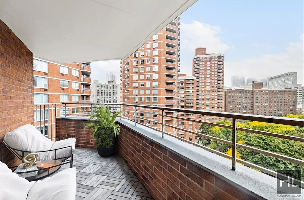 2nd Avenue - Photo 2