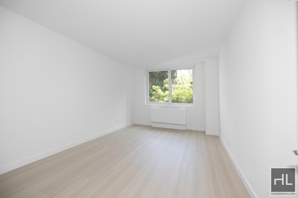 East 34 Street - Photo 3
