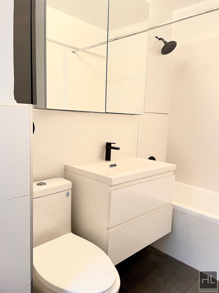 East 58 Street - Photo 5