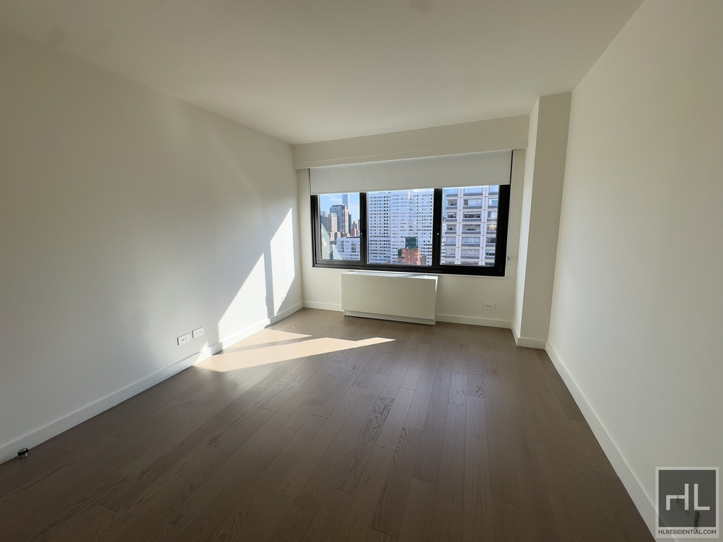 East 72nd Street - Photo 6