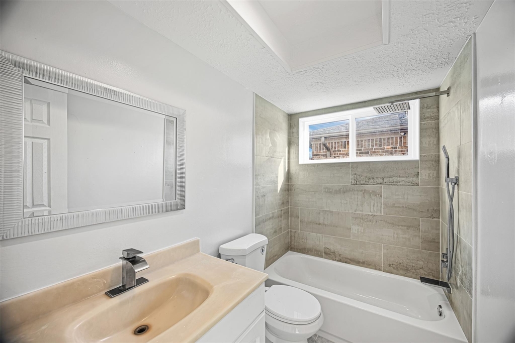 10407 Townhall Lane - Photo 12