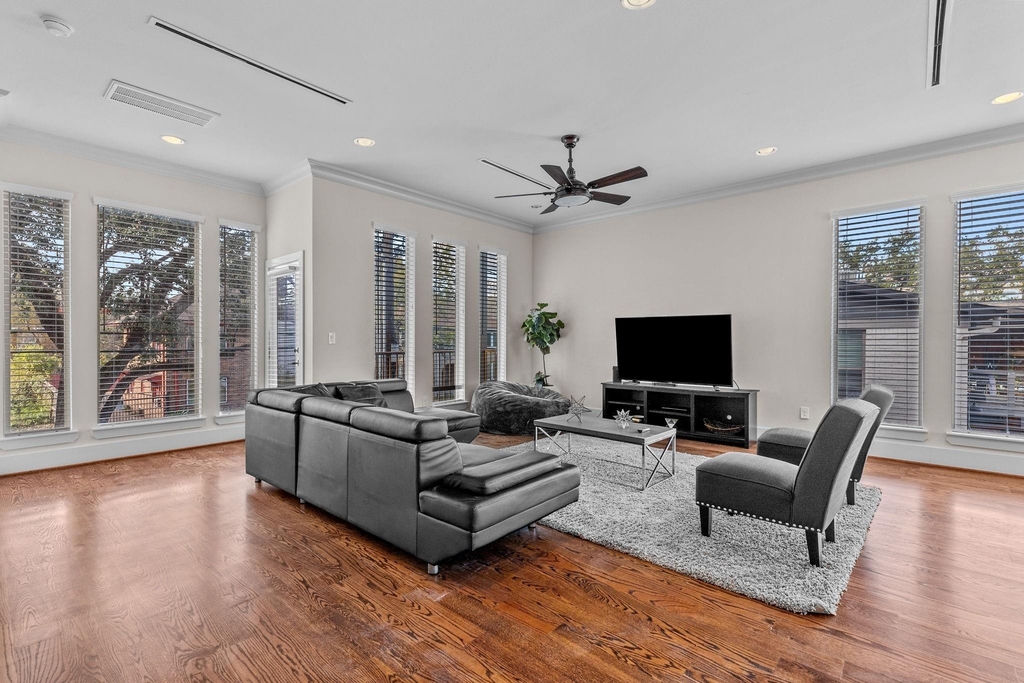 4831 Chenevert Street - Photo 14