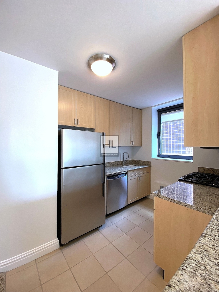 West 48 Street - Photo 1