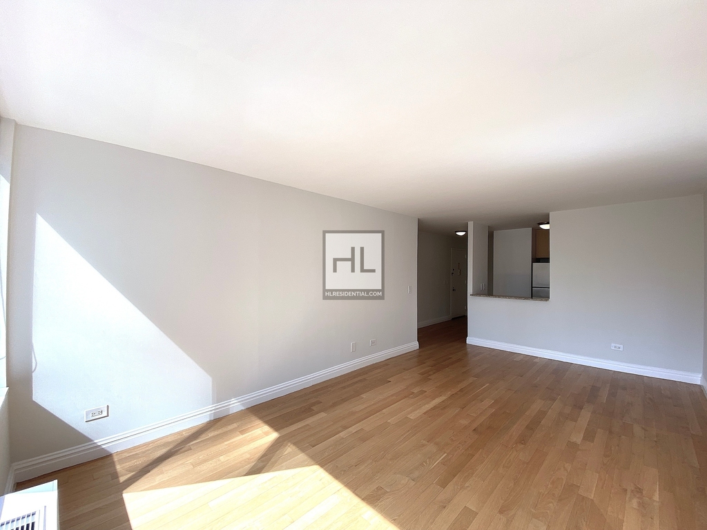 West 48 Street - Photo 0