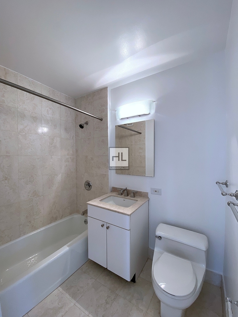 West 48 Street - Photo 4