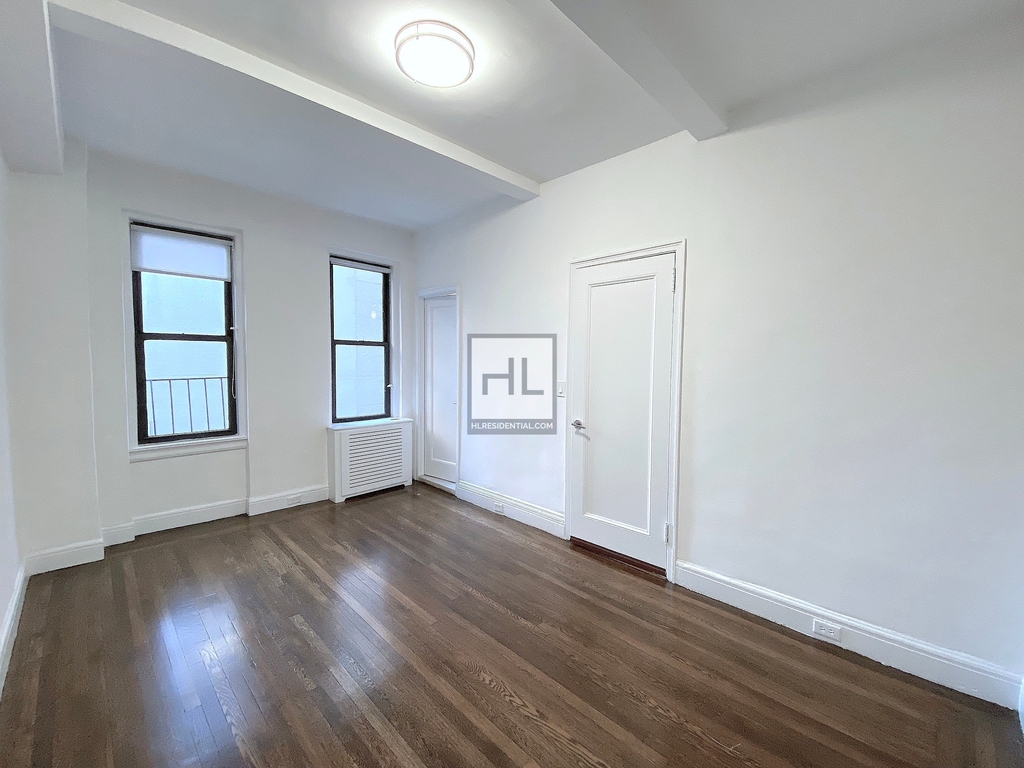 East 46th Street - Photo 2