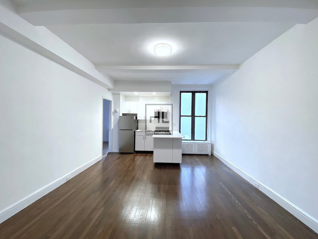 East 46th Street - Photo 0