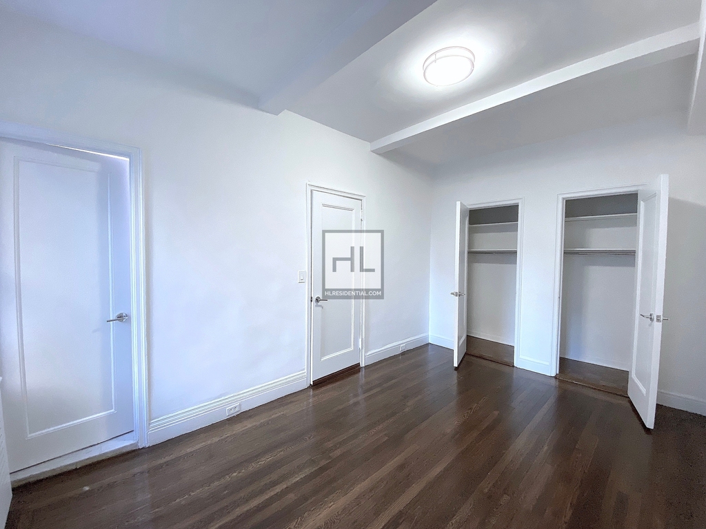 East 46th Street - Photo 3