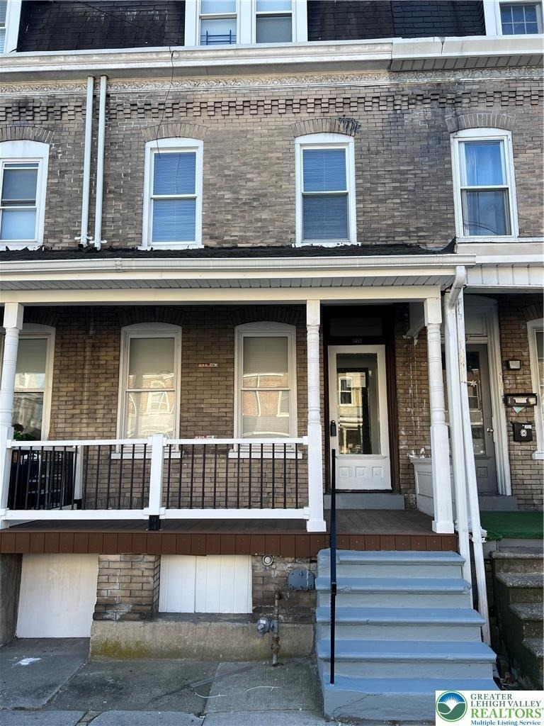718 W Washington Street - Photo 0