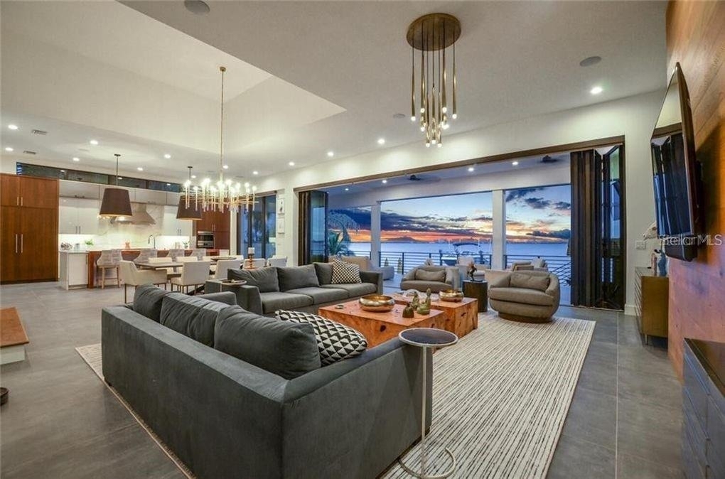 588 Riviera Drive - Photo 8