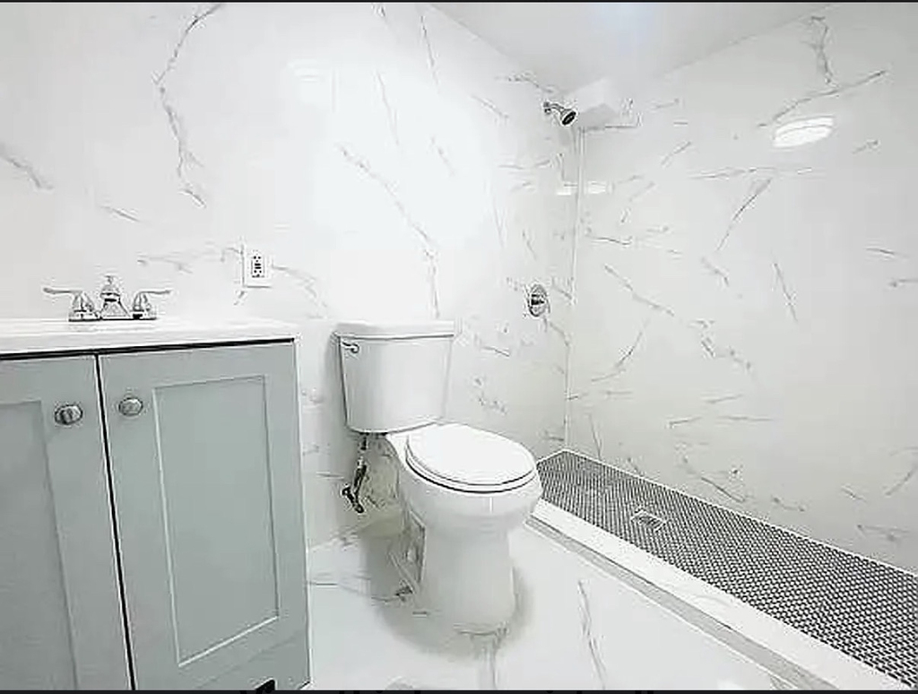 West 15th Street - Photo 3