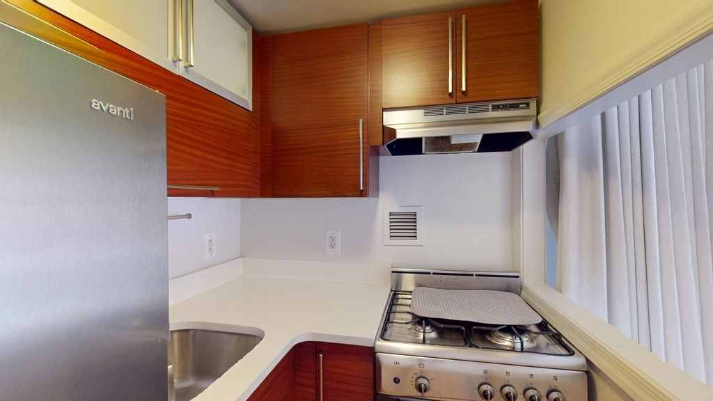 184 Thompson Street - Photo 1
